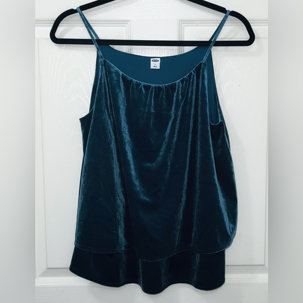 Old  Navy blue velvet layered tank top New with tags..